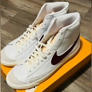 Nike blazer high top burgundy, swoosh sign
